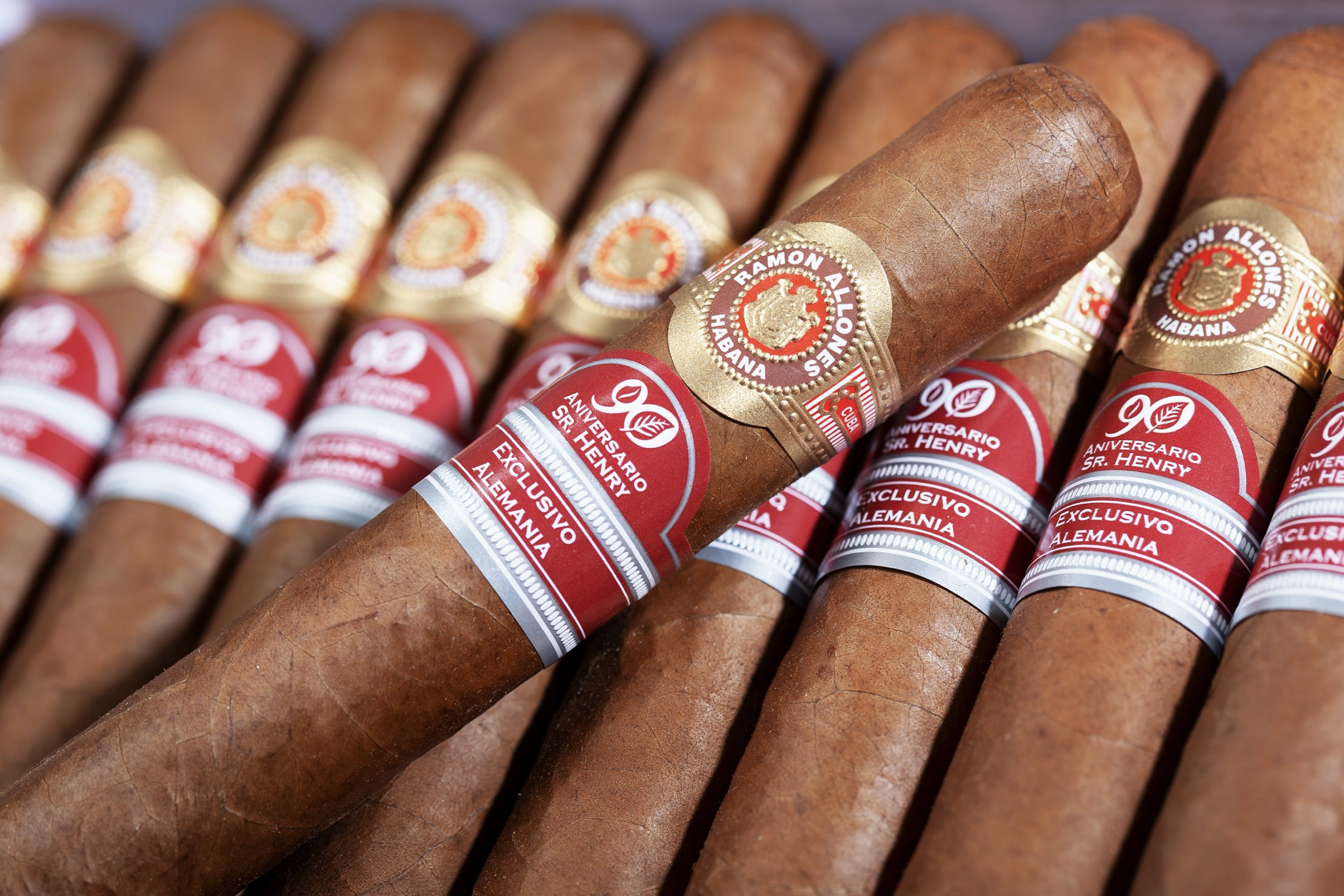 Ramon-Allones-Sr.-Henry-Edicion-Regional-Alemania-2020-feature-1.jpeg Ramon Allones Sir Henry 2023 - Image 1